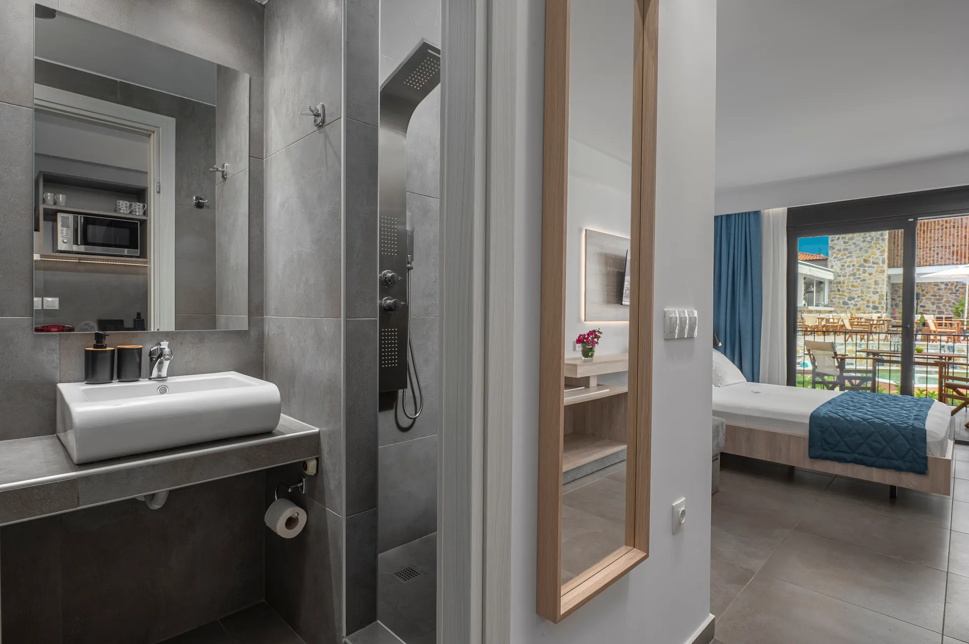 Tiara Holidays - Dandelion Premium Suites - Junior Suite Pool View - bathroom